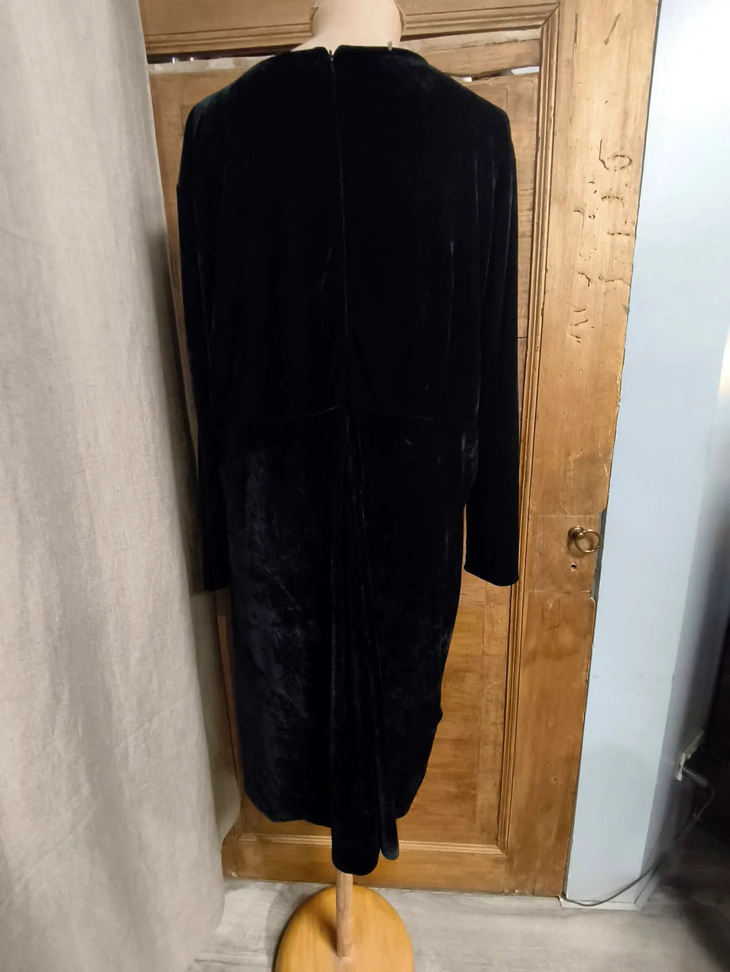 ABITO IN VELLUTO NERO, ASIMMETRICO, CON ZIP DIETRO, VESTIBILITA' 50-52