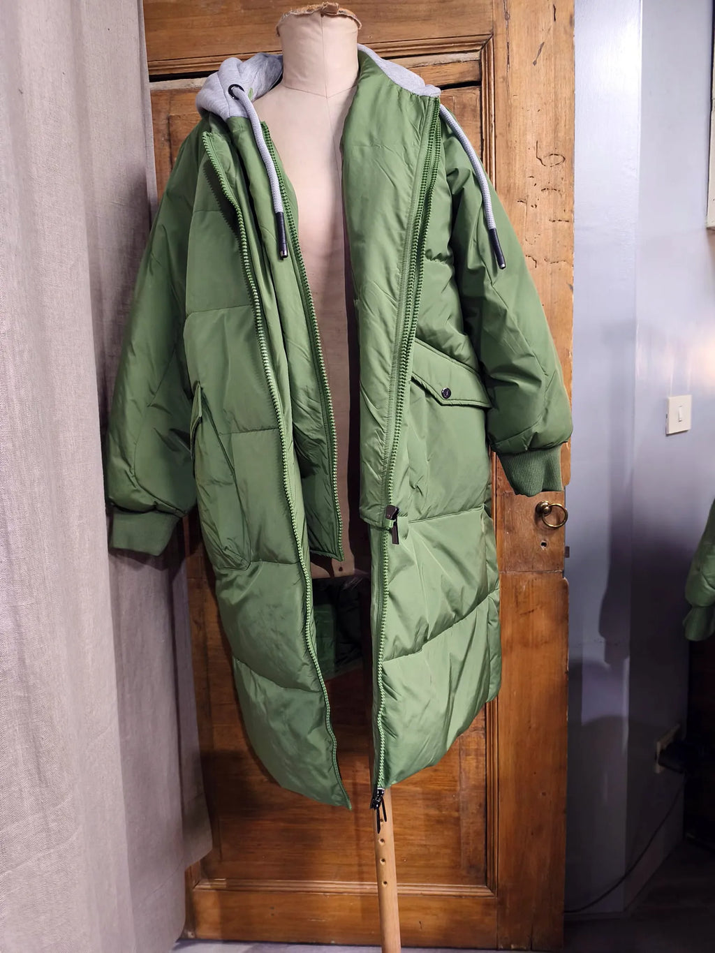 PIUMINO/CAPPOTTO CON DOPPIA ZIP, CAPPUCCIO IN FELPA