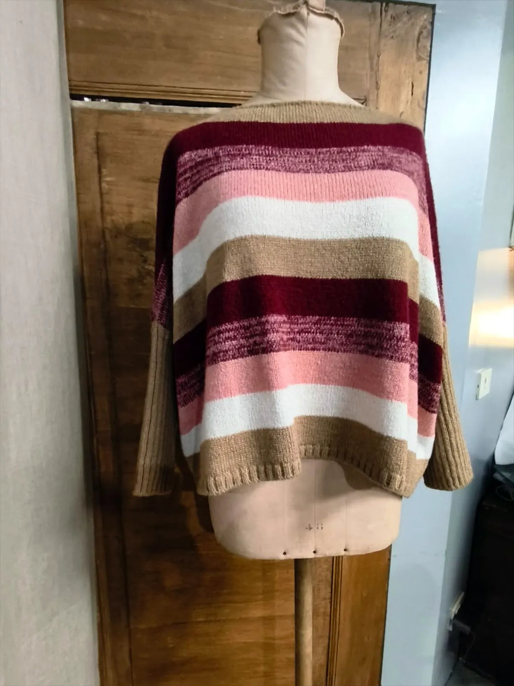 Maglia modello scatola a righe, scolla barca, misto lana