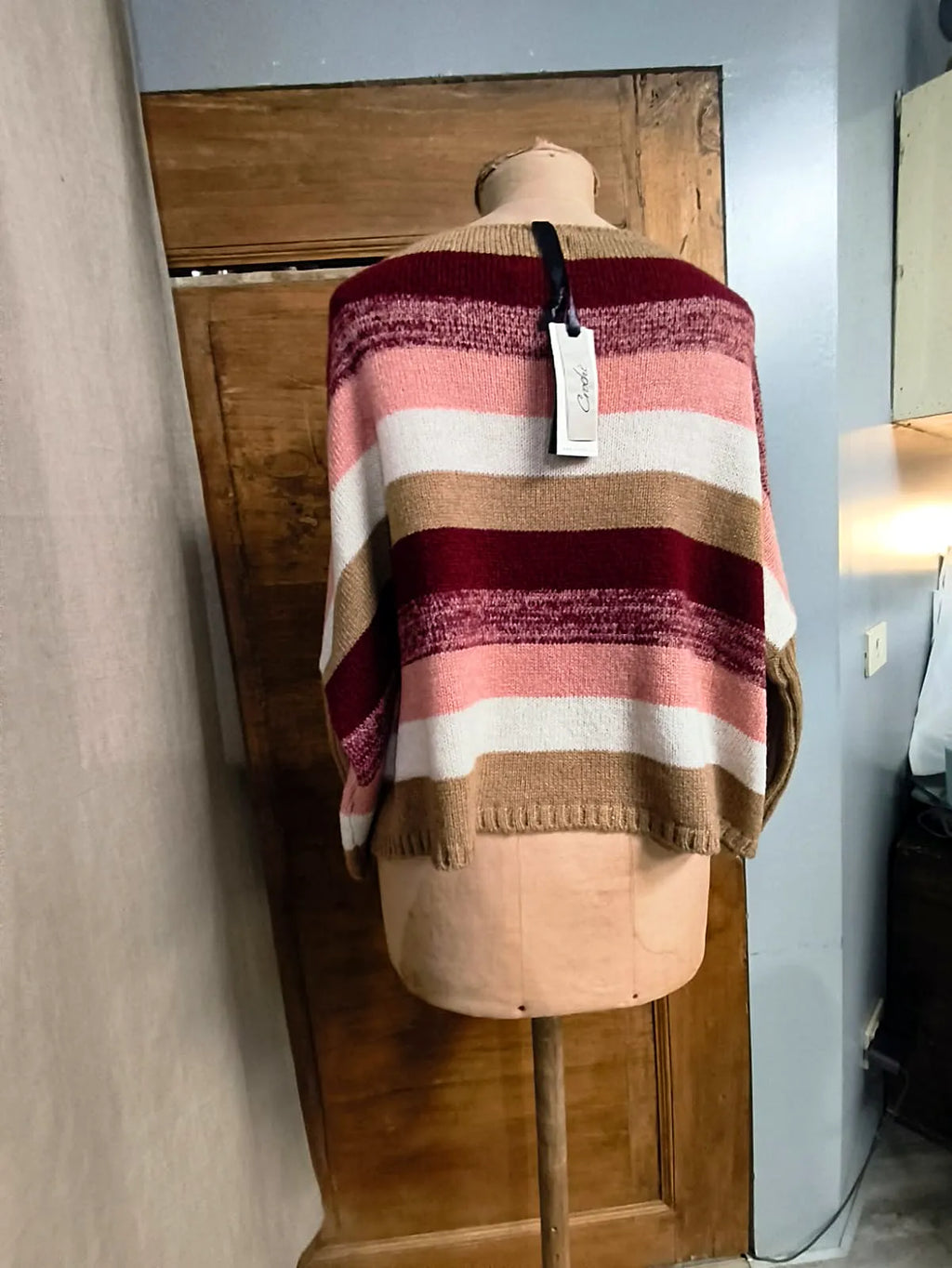 Maglia modello scatola a righe, scolla barca, misto lana