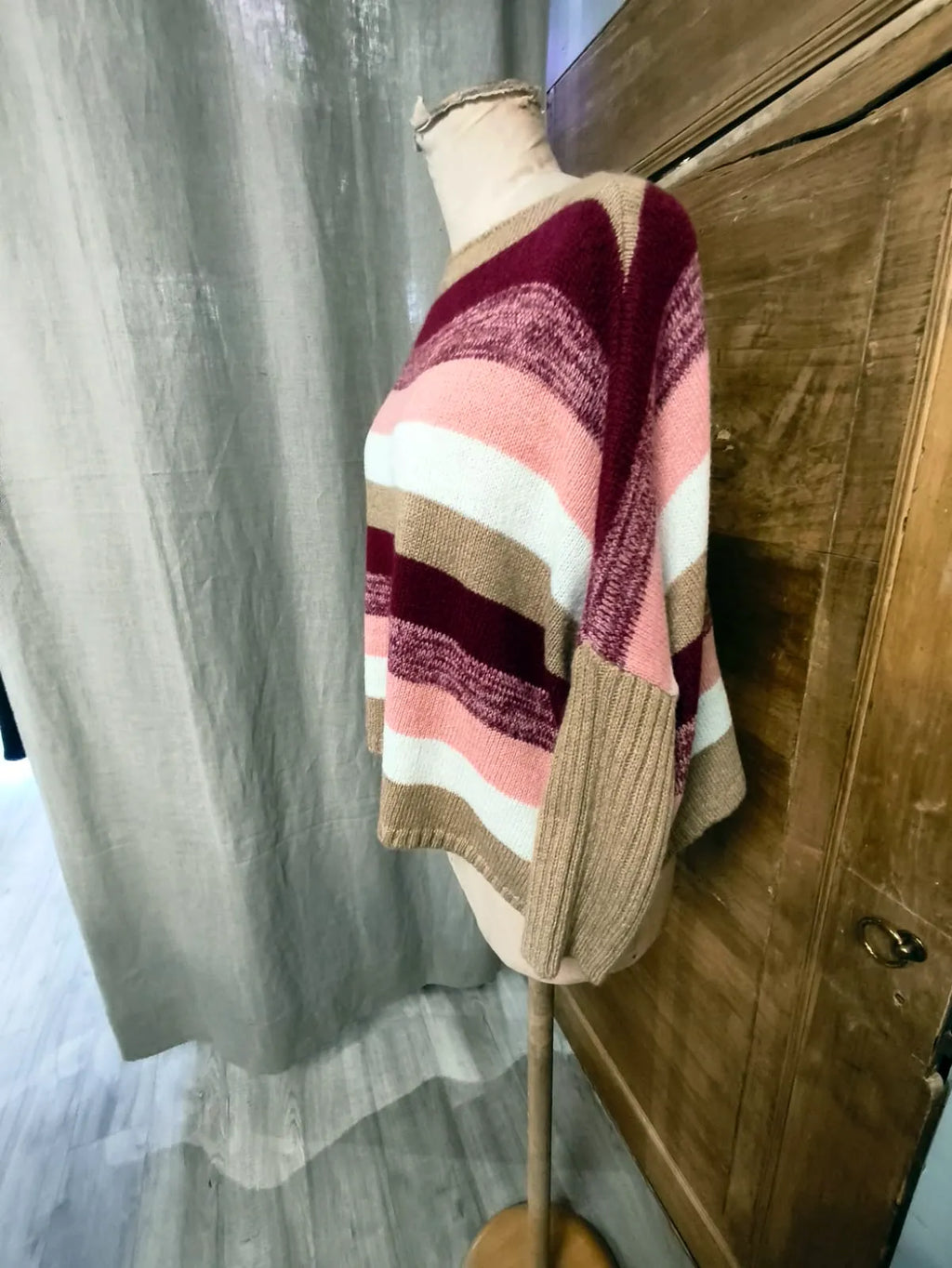 Maglia modello scatola a righe, scolla barca, misto lana